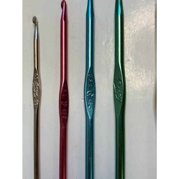 Lot of 12 Vintage Steel Metal Crochet Hooks Boye Unbranded Aluminum Lace - Picture 4 of 5